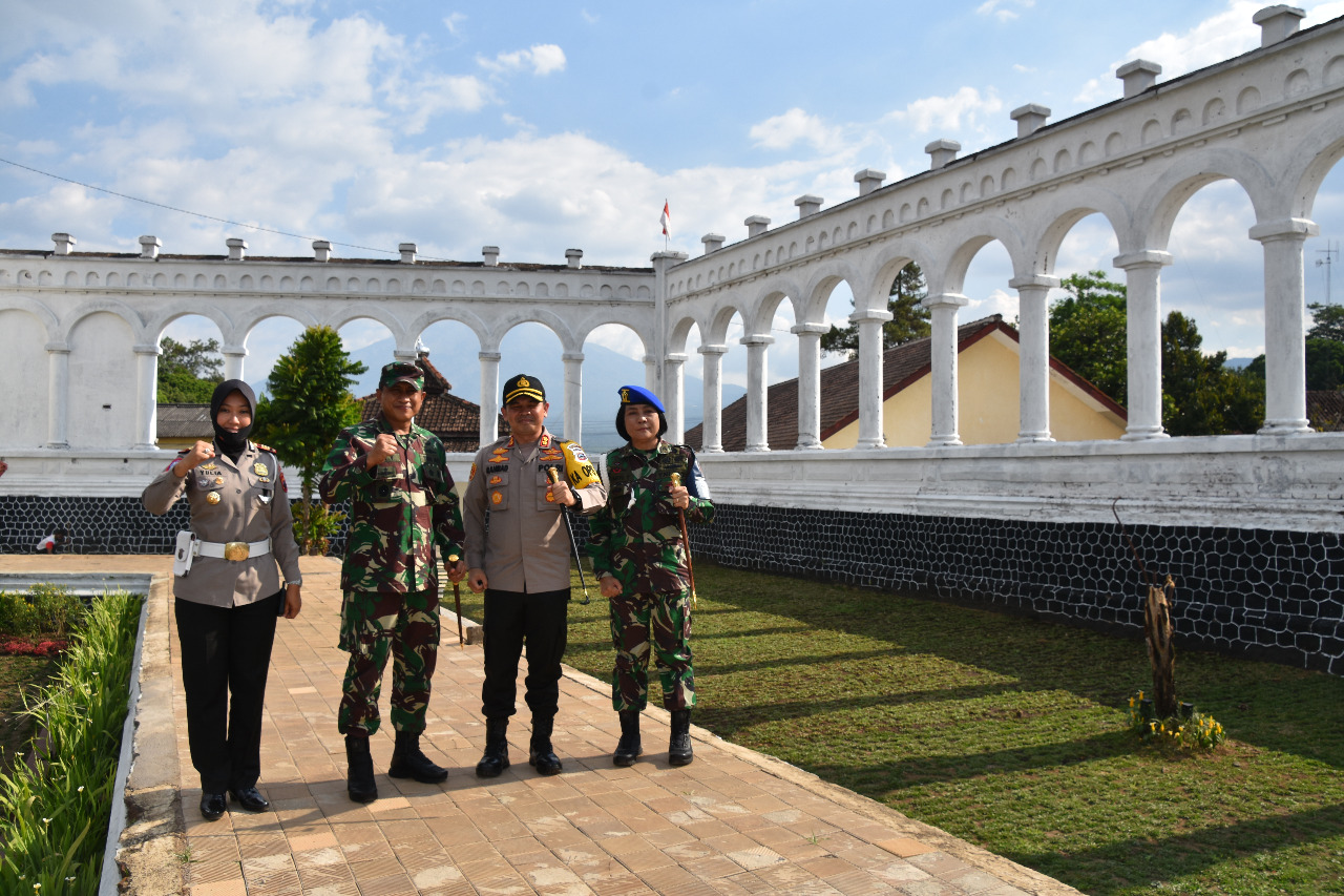 Perkuat Soliditas TNI-Polri, Kapolres Salatiga Terima Kunjungan Silaturahmi Danrem 073/MKT